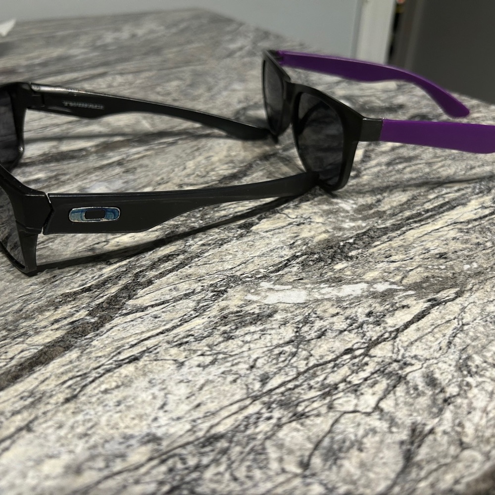 Modern Black And Purple Rectangular Sunglasses - image 6